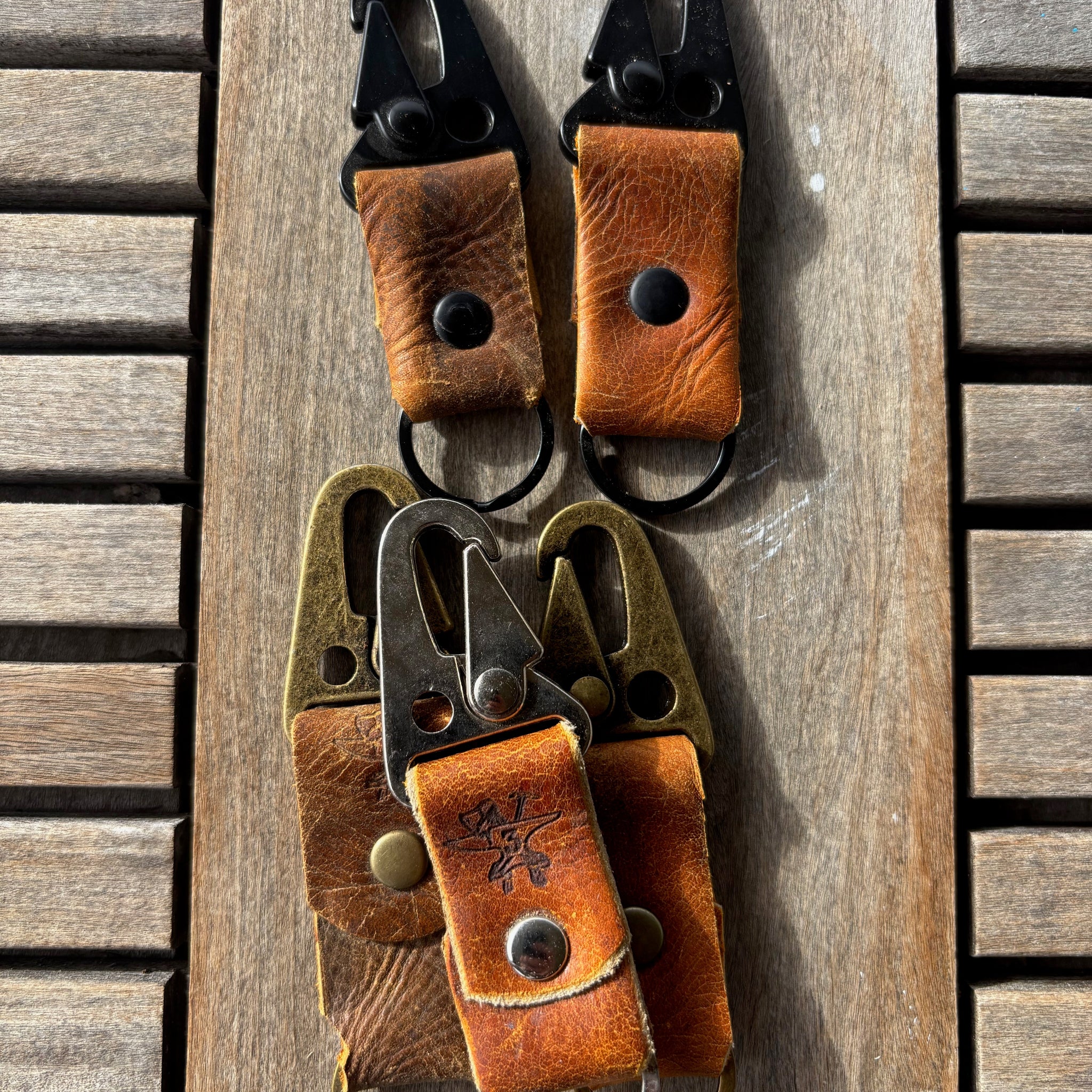 Reclaimed baseball glove leather key holder
handmade leather keychain with clip
vintage baseball leather key holder
rugged everyday carry leather keychain